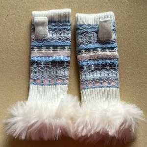 Free People | Accessories | New Free People Faux Fur Pom Pom  display picture 3
